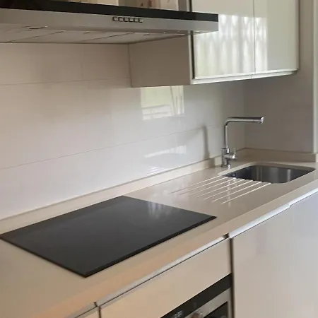 Homely Paseo Maritimo Edificio Eden Roc * Марбелья